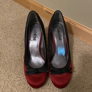 Cute red and black heels!!